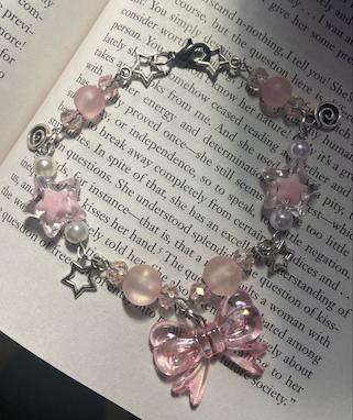 اکسسوری‌های محبوب نسل جوان؛ چرا انتخاب‌های امروز به سمت اکسسوری‌های خاص و مینیمال می‌روند؟